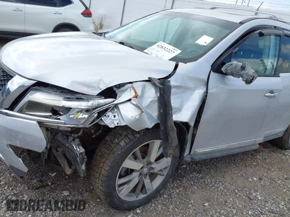 ✅ 2016 Nissan Pathfinder Platinum • VIN: 5N1AR2MM4GC657696 • Lot: 42832227. Listed on IAAI with 97,172 mi. Free auction sales archive from the USA and detailed vehicle history report at DreamBid. Image 6.