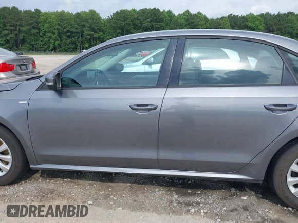 ✅ 2015 Volkswagen Passat Limited Edition • VIN: 1VWAT7A31FC016497 • Lot: 42503900. Listed on IAAI with 134,460 mi. Free auction sales archive from the USA and detailed vehicle history report at DreamBid. Image 14.