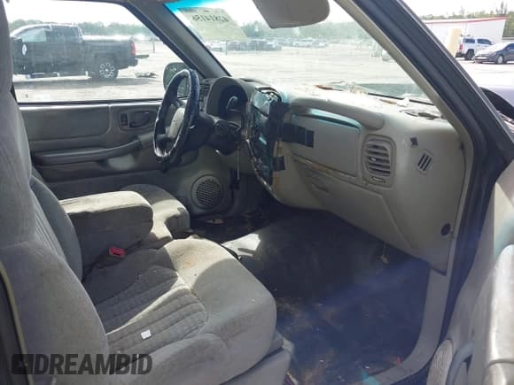 ✅ 2000 Chevrolet S-10 LS • VIN: 1GCCS19W2YK287006 • Лот: 42814156. Опубликован ранее на IAAI с пробегом 216 912 миль. Бесплатный доступ к архиву аукционных продаж из США и подробный отчёт об истории автомобиля на DreamBid. Изображение 5.