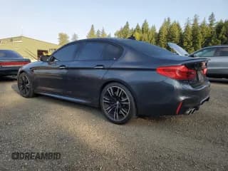 ✅ 2018 BMW M5 • VIN: WBSJF0C59JB283958 • Lot: 81261075. Wystawiony na Copart z przebiegiem 113 266 mil. Bezpłatny archiwum sprzedaży aukcyjnych z USA i szczegółowy raport historii pojazdu na DreamBid. Zdjęcie 2.