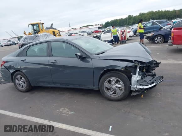 ✅ 2025 Hyundai Elantra SE • VIN: KMHLL4DG0SU877355 • Lot: 43251430. Listed on IAAI with 21,273 mi. Free auction sales archive from the USA and detailed vehicle history report at DreamBid. Image 14.