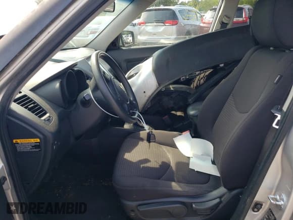 ✅ 2012 Kia Soul • VIN: KNDJT2A58C7463811 • Lot: 61977855. Wystawiony na Copart z przebiegiem 95 466 mil. Bezpłatny archiwum sprzedaży aukcyjnych z USA i szczegółowy raport historii pojazdu na DreamBid. Zdjęcie 7.