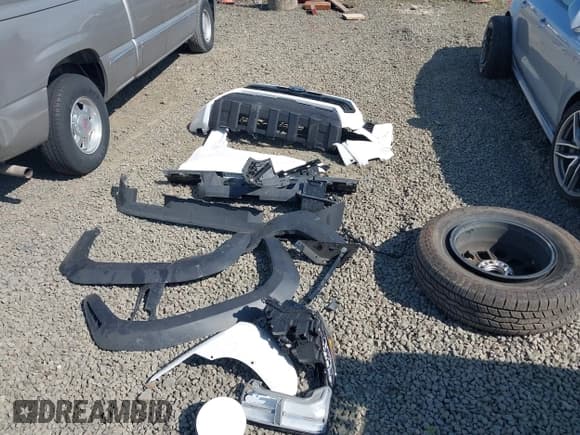 ✅ 2024 Toyota Tacoma TRD Sport Hybrid • VIN: 3TYLC5LN3RT001392 • Lot: 42401518. Listed on IAAI with 3,310 mi. Free auction sales archive from the USA and detailed vehicle history report at DreamBid. Image 12.