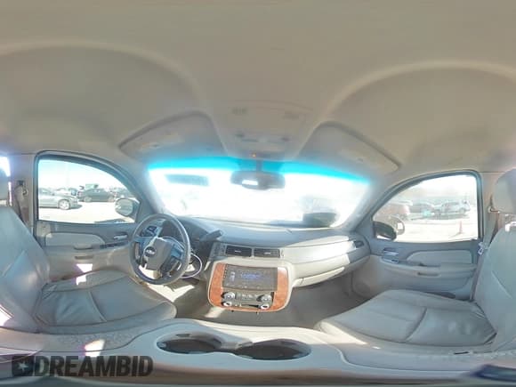 ✅ 2007 Chevrolet Suburban LS • VIN: 3GNFC16037G241031 • Lot: 76713514. Wystawiony na Copart z przebiegiem 232 549 mil. Bezpłatny archiwum sprzedaży aukcyjnych z USA i szczegółowy raport historii pojazdu na DreamBid. Zdjęcie 14.