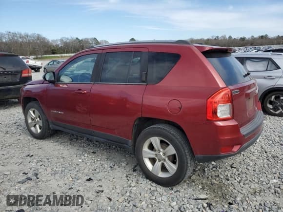 ✅ 2013 Jeep Compass Latitude • VIN: 1C4NJCEB8DD197299 • Lot: 46786055. Wystawiony na Copart z przebiegiem 252 645 mil. Bezpłatny archiwum sprzedaży aukcyjnych z USA i szczegółowy raport historii pojazdu na DreamBid. Zdjęcie 2.