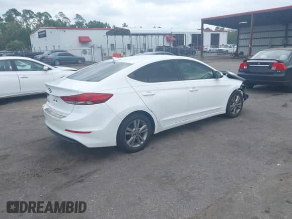 2017 Hyundai Elantra SE z VIN 5NPD84LF3HH180364, wystawiony jako IAAI lot #43339099 z przebiegiem 153 436 mil mil oraz . Historia ofert i sprzedaży dostępna na DreamBid. Obrazek 4.