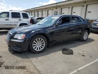 ✅ 2011 Chrysler 300 • VIN: 2C3CA4CG8BH525305 • Lot: 61430695. Wystawiony na Copart z przebiegiem 100 893 mil. Bezpłatny archiwum sprzedaży aukcyjnych z USA i szczegółowy raport historii pojazdu na DreamBid. Zdjęcie 1.