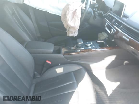 ✅ 2019 Audi A5 Sportback Premium Plus • VIN: WAUBNCF51KA006303 • Lot: 43532936. Wystawiony na IAAI z przebiegiem 51 423 mil. Bezpłatny archiwum sprzedaży aukcyjnych z USA i szczegółowy raport historii pojazdu na DreamBid. Zdjęcie 5.