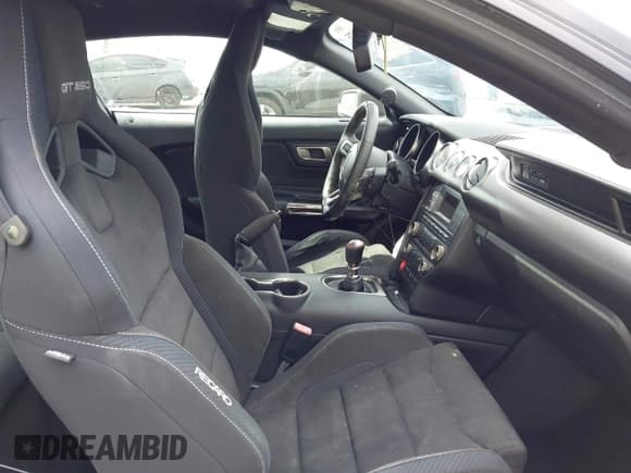 ✅ 2017 Ford Mustang Shelby GT350 • VIN: 1FA6P8JZ1H5527051 • Lot: 42047475. Wystawiony na IAAI z przebiegiem 99 737 mil. Bezpłatny archiwum sprzedaży aukcyjnych z USA i szczegółowy raport historii pojazdu na DreamBid. Zdjęcie 5.