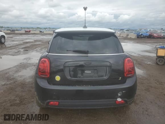 ✅ 2023 MINI Hardtop Cooper SE • VIN: WMW13DJ01P2U19472 • Lot: 59630715. Listed on Copart with 7,304 mi. Free auction sales archive from the USA and detailed vehicle history report at DreamBid. Image 6.