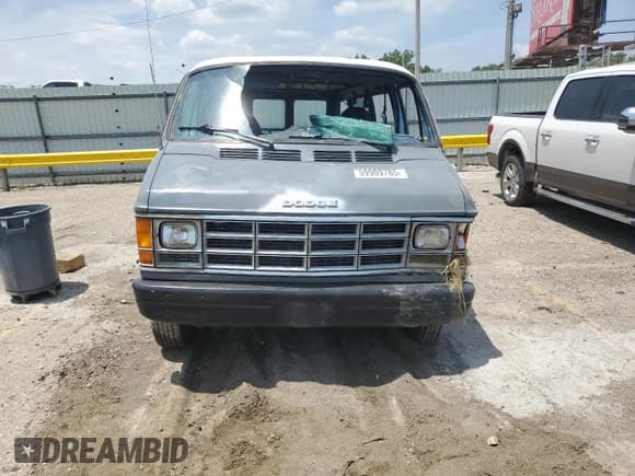✅ 1992 Dodge Passenger • VIN: 2B5WB35ZXNK137538 • Lot: 84401405. Wystawiony na Copart z przebiegiem 195 177 mil. Bezpłatny archiwum sprzedaży aukcyjnych z USA i szczegółowy raport historii pojazdu na DreamBid. Zdjęcie 5.