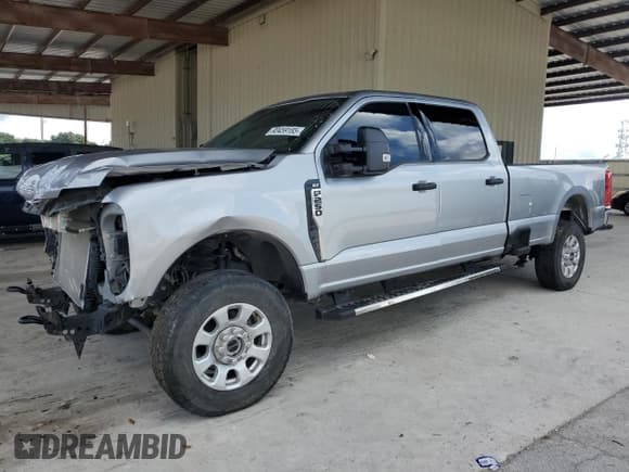 ✅ 2024 Ford F-250 XL • VIN: 1FT7W2BAXREE62922 • Lot: 90459185. Wystawiony na Copart z przebiegiem 22 532 mil. Bezpłatny archiwum sprzedaży aukcyjnych z USA i szczegółowy raport historii pojazdu na DreamBid. Zdjęcie 1.