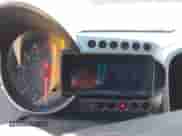 2012 Chevrolet Sonic LTZ z VIN 1G1JE5SHXC4102790, wystawiony jako IAAI lot #43554966 z przebiegiem 184 031 mil mil oraz . Historia ofert i sprzedaży dostępna na DreamBid. Obrazek 7.