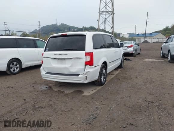 ✅ 2014 Chrysler Town & Country Touring L • VIN: 2C4RC1CG2ER234134 • Lot: 43387697. Listed on IAAI with 141,497 mi. Free auction sales archive from the USA and detailed vehicle history report at DreamBid. Image 4.