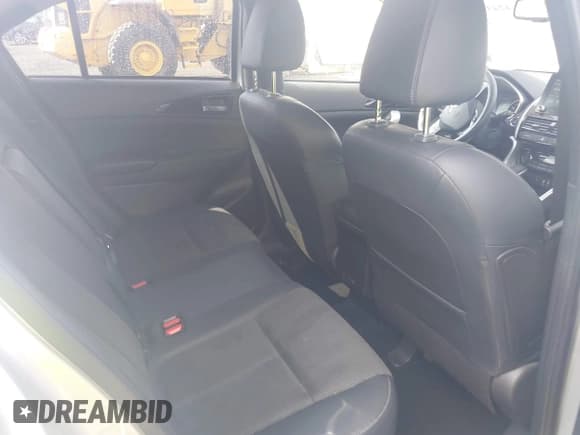 ✅ 2024 Mitsubishi Eclipse Cross SE • VIN: JA4ATWAA3RZ037178 • Lot: 42439584. Wystawiony na IAAI z przebiegiem 30 205 mil. Bezpłatny archiwum sprzedaży aukcyjnych z USA i szczegółowy raport historii pojazdu na DreamBid. Zdjęcie 8.