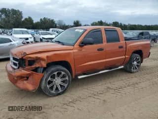 2010 Dodge Dakota Bighorn/Lonestar z VIN 1D7CE3GK5AS177839, wystawiony jako Copart lot #73026074 z przebiegiem 210 579 mil mil oraz Szkoda całkowita • Salvage title. Historia ofert i sprzedaży dostępna na DreamBid. Obrazek 1.