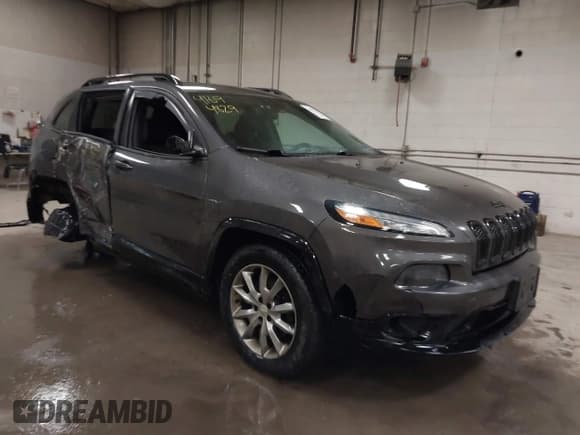 ✅ 2018 Jeep Cherokee Latitude • VIN: 1C4PJMCB1JD610340 • Lot: 41694829. Listed on IAAI with 195,014 mi. Free auction sales archive from the USA and detailed vehicle history report at DreamBid. Image 1.