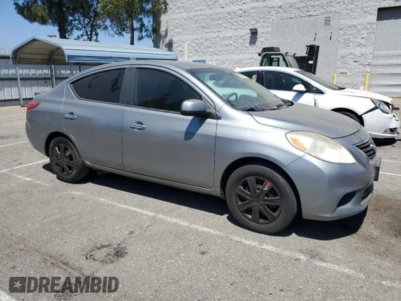 ✅ 2013 Nissan Versa S Plus • VIN: 3N1CN7AP5DL845814 • Lot: 63907485. Wystawiony na Copart z przebiegiem 114 030 mil. Bezpłatny archiwum sprzedaży aukcyjnych z USA i szczegółowy raport historii pojazdu na DreamBid. Zdjęcie 4.