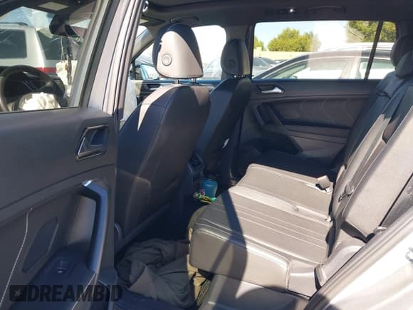 ✅ 2023 Volkswagen Tiguan SE R-Line Black • VIN: 3VVCB7AX4PM063588 • Lot: 43557859. Wystawiony na IAAI z przebiegiem 42 173 mil. Bezpłatny archiwum sprzedaży aukcyjnych z USA i szczegółowy raport historii pojazdu na DreamBid. Zdjęcie 8.