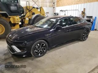 ✅ 2025 Hyundai Sonata SEL • VIN: KMHL64JA0SA497490 • Лот: 63624735. Опубликован ранее на Copart с пробегом 2 612 миль. Бесплатный доступ к архиву аукционных продаж из США и подробный отчёт об истории автомобиля на DreamBid. Изображение 1.