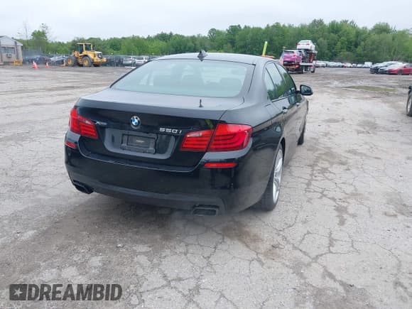 ✅ 2013 BMW 5 Series 550i xDrive • VIN: WBAFU9C50DDY71650 • Lot: 42464505. Wystawiony na IAAI z przebiegiem 107 183 mil. Bezpłatny archiwum sprzedaży aukcyjnych z USA i szczegółowy raport historii pojazdu na DreamBid. Zdjęcie 4.