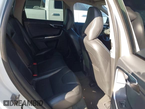 ✅ 2014 Volvo XC60 R-Design Premier Plus • VIN: YV4902DZ4E2511411 • Lot: 41633277. Listed on IAAI with 118,671 mi. Free auction sales archive from the USA and detailed vehicle history report at DreamBid. Image 8.