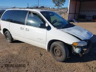 ✅ 1999 Dodge Caravan SE • VIN: 2B4GP45G0XR312100 • Lot: 40966771. Wystawiony na IAAI z przebiegiem 233 188 mil. Bezpłatny archiwum sprzedaży aukcyjnych z USA i szczegółowy raport historii pojazdu na DreamBid. Zdjęcie 1.