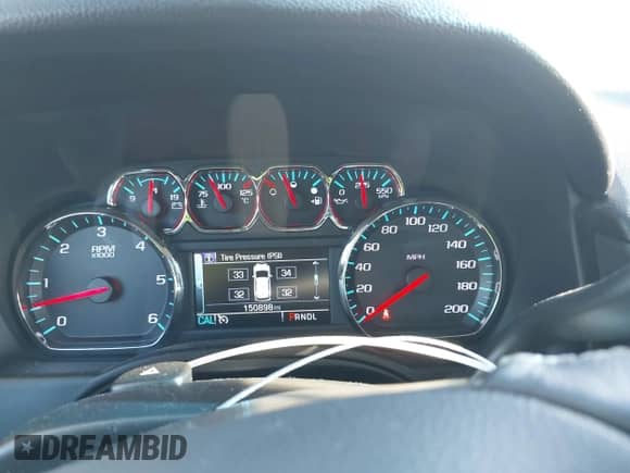 2018 Chevrolet Suburban LS z VIN 1GNSKGKC1JR137052, wystawiony jako IAAI lot #42942872 z przebiegiem 150 898 mil mil oraz . Historia ofert i sprzedaży dostępna na DreamBid. Obrazek 7.