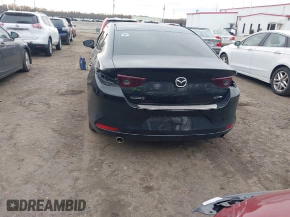 ✅ 2021 Mazda 3 S • VIN: 3MZBPAAL8MM201924 • Lot: 40977248. Listed on IAAI with 89,894 mi. Free auction sales archive from the USA and detailed vehicle history report at DreamBid. Image 17.