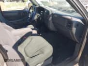 ✅ 2003 GMC Sonoma SLS • VIN: 1GTCS19X638129914 • Lot: 42048299. Wystawiony na IAAI z przebiegiem 169 901 mil. Bezpłatny archiwum sprzedaży aukcyjnych z USA i szczegółowy raport historii pojazdu na DreamBid. Zdjęcie 5.