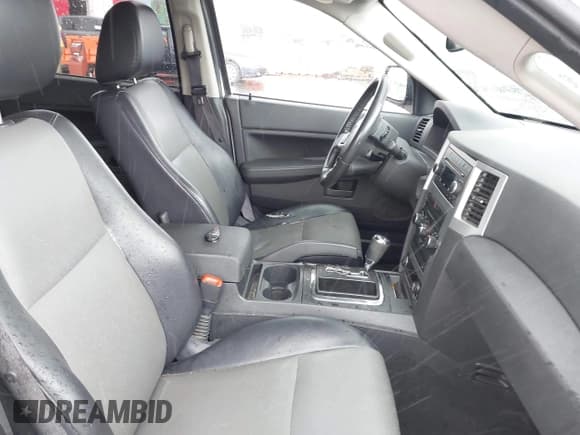 ✅ 2008 Jeep Grand Cherokee Laredo • VIN: 1J8GR48KX8C164165 • Lot: 41920548. Listed on IAAI with 215,545 mi. Free auction sales archive from the USA and detailed vehicle history report at DreamBid. Image 5.