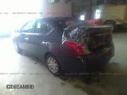 ✅ 2015 Nissan Versa S • VIN: 3N1CN7AP0FL950439 • Lot: 30585147. Wystawiony na IAAI z przebiegiem 103 741 mil. Bezpłatny archiwum sprzedaży aukcyjnych z USA i szczegółowy raport historii pojazdu na DreamBid. Zdjęcie 3.