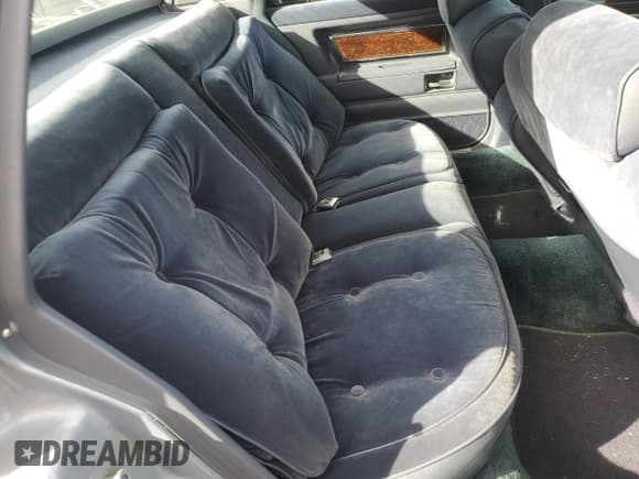 ✅ 1984 Oldsmobile Cutlass • VIN: 1G3AM69A1EM412659 • Lot: 85236294. Wystawiony na Copart z przebiegiem 80 542 mil. Bezpłatny archiwum sprzedaży aukcyjnych z USA i szczegółowy raport historii pojazdu na DreamBid. Zdjęcie 10.