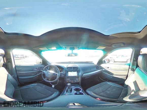 ✅ 2018 Ford Explorer XLT • VIN: 1FM5K8D88JGA61261 • Lot: 93478015. Wystawiony na Copart z przebiegiem 83 840 mil. Bezpłatny archiwum sprzedaży aukcyjnych z USA i szczegółowy raport historii pojazdu na DreamBid. Zdjęcie 15.