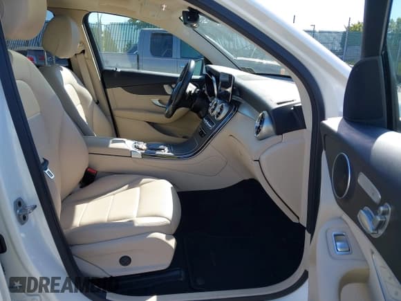 ✅ 2022 Mercedes-Benz GLC 300 • VIN: W1N0G8EB8NG088825 • Lot: 43346474. Listed on IAAI with 75,164 mi. Free auction sales archive from the USA and detailed vehicle history report at DreamBid. Image 5.