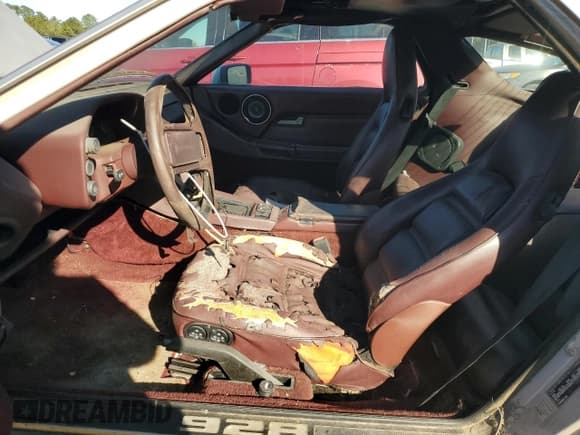 ✅ 1987 Porsche 928 • VIN: WP0JB092XHS861155 • Lot: 90942935. Listed on Copart with 227,366 mi. Free auction sales archive from the USA and detailed vehicle history report at DreamBid. Image 7.