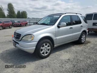 ✅ 2000 Mercedes-Benz M 320/430/500 • VIN: 4JGAB72E3YA188479 • Lot: 68973145. Wystawiony na Copart z przebiegiem 144 256 mil. Bezpłatny archiwum sprzedaży aukcyjnych z USA i szczegółowy raport historii pojazdu na DreamBid. Zdjęcie 1.