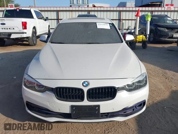 ✅ 2018 BMW 3 Series 330i • VIN: WBA8B9G58JNV00220 • Lot: 43516070. Wystawiony na IAAI z przebiegiem 113 508 mil. Bezpłatny archiwum sprzedaży aukcyjnych z USA i szczegółowy raport historii pojazdu na DreamBid. Zdjęcie 12.