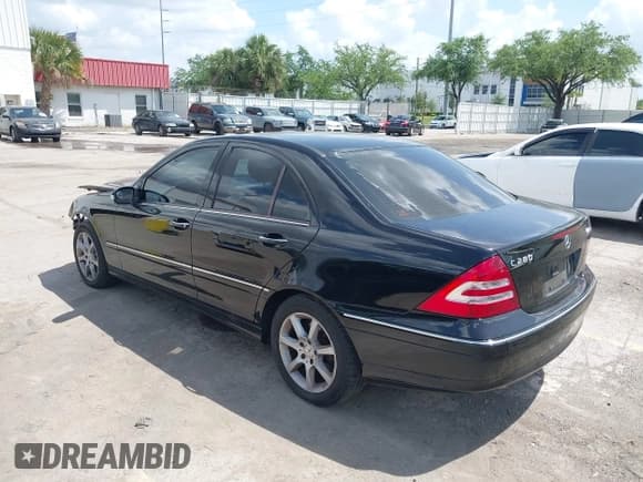 ✅ 2007 Mercedes-Benz C 280 Luxury • VIN: WDBRF92HX7F930801 • Lot: 41957015. Wystawiony na IAAI z przebiegiem 117 960 mil. Bezpłatny archiwum sprzedaży aukcyjnych z USA i szczegółowy raport historii pojazdu na DreamBid. Zdjęcie 3.