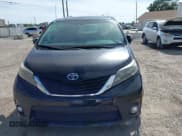 ✅ 2015 Toyota Sienna SE • VIN: 5TDXK3DC9FS646531 • Lot: 43135364. Wystawiony na IAAI z przebiegiem 156 950 mil. Bezpłatny archiwum sprzedaży aukcyjnych z USA i szczegółowy raport historii pojazdu na DreamBid. Zdjęcie 12.