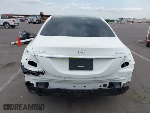 ✅ 2019 Mercedes-Benz C 300 • VIN: 55SWF8EBXKU306059 • Lot: 42760067. Wystawiony na IAAI z przebiegiem 21 034 mil. Bezpłatny archiwum sprzedaży aukcyjnych z USA i szczegółowy raport historii pojazdu na DreamBid. Zdjęcie 6.