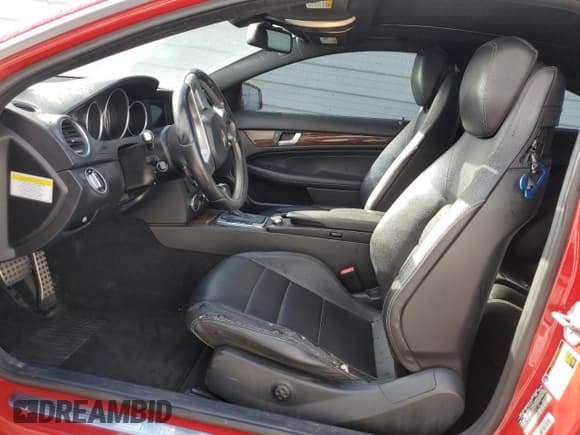 ✅ 2014 Mercedes-Benz C 250 • VIN: WDDGJ4HB0EG203192 • Lot: 80507145. Listed on Copart with 145,830 mi. Free auction sales archive from the USA and detailed vehicle history report at DreamBid. Image 7.
