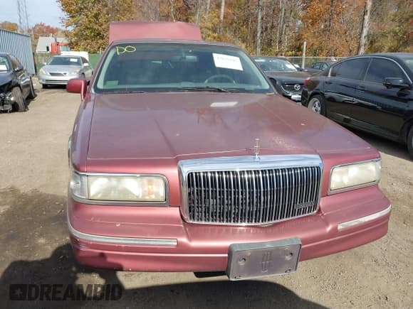 ✅ 1995 Lincoln Town Car Signature • VIN: 1LNLM82W1SY643247 • Lot: 43625347. Listed on IAAI with 169,827 mi. Free auction sales archive from the USA and detailed vehicle history report at DreamBid. Image 12.