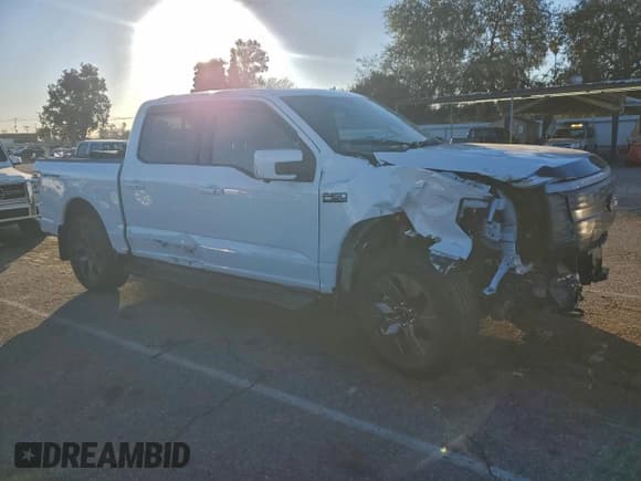 ✅ 2024 Ford F-150 Lightning Lariat • VIN: 1FT6W5L78RWG03027 • Lot: 95104885. Wystawiony na Copart z przebiegiem 11 942 mil. Bezpłatny archiwum sprzedaży aukcyjnych z USA i szczegółowy raport historii pojazdu na DreamBid. Zdjęcie 4.
