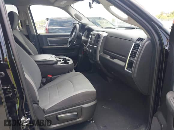 2024 Ram 1500 SLT z VIN 1C6RR6GG4RS123036, wystawiony jako IAAI lot #42356146 z przebiegiem 38 557 mil mil oraz . Historia ofert i sprzedaży dostępna na DreamBid. Obrazek 5.