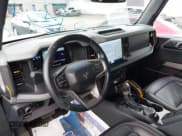 ✅ 2023 Ford Bronco • VIN: 1FMEE5DP0PLA97359 • Lot: 42130581. Wystawiony na IAAI z przebiegiem 32 335 mil. Bezpłatny archiwum sprzedaży aukcyjnych z USA i szczegółowy raport historii pojazdu na DreamBid. Zdjęcie 20.