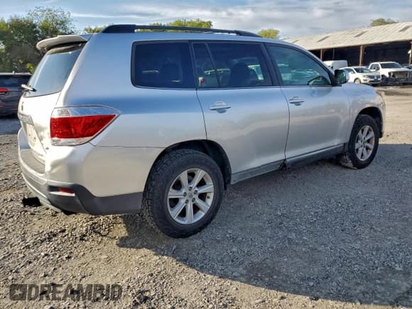 ✅ 2012 Toyota Highlander SE • VIN: 5TDBK3EH3CS137714 • Lot: 94725065. Listed on Copart with 242,447 mi. Free auction sales archive from the USA and detailed vehicle history report at DreamBid. Image 3.