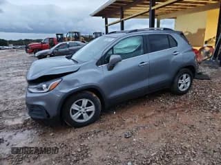 ✅ 2019 Chevrolet Trax LT • VIN: KL7CJLSB3KB877001 • Lot: 90647755. Wystawiony na Copart z przebiegiem 83 742 mil. Bezpłatny archiwum sprzedaży aukcyjnych z USA i szczegółowy raport historii pojazdu na DreamBid. Zdjęcie 1.