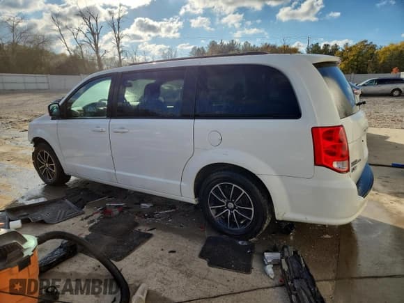 ✅ 2019 Dodge Grand Caravan SE • VIN: 2C4RDGBG5KR503708 • Лот: 90499975. Опубликован ранее на Copart с пробегом 107 606 миль. Бесплатный доступ к архиву аукционных продаж из США и подробный отчёт об истории автомобиля на DreamBid. Изображение 2.