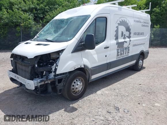✅ 2020 Ford Transit Cargo • VIN: 1FTBR2C88LKA67899 • Lot: 42314497. Wystawiony na IAAI z przebiegiem 46 204 mil. Bezpłatny archiwum sprzedaży aukcyjnych z USA i szczegółowy raport historii pojazdu na DreamBid. Zdjęcie 18.